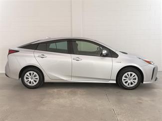 2020 Toyota Prius - Thumbnail