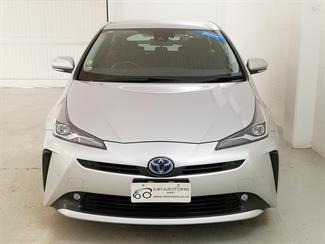 2020 Toyota Prius - Thumbnail