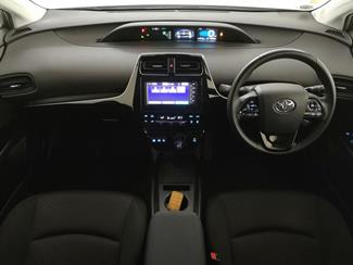 2020 Toyota Prius - Thumbnail