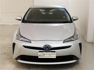 2020 Toyota Prius - Thumbnail