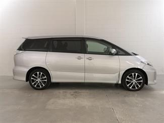 2015 Toyota Estima - Thumbnail