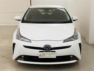 2021 Toyota Prius - Thumbnail