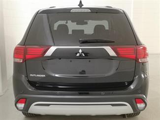 2019 Mitsubishi Outlander - Thumbnail