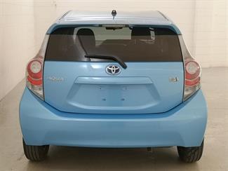 2013 Toyota Aqua - Thumbnail