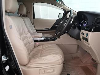 2012 Toyota Vellfire - Thumbnail