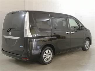 2013 Nissan Serena - Thumbnail