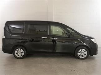 2013 Nissan Serena - Thumbnail