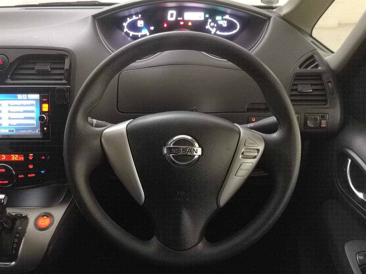 2013 Nissan Serena