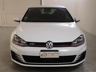 2015 Volkswagen Golf - Thumbnail