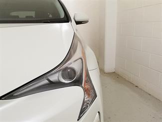 2016 Toyota Prius - Thumbnail