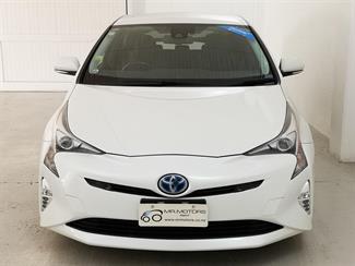 2018 Toyota Prius - Thumbnail