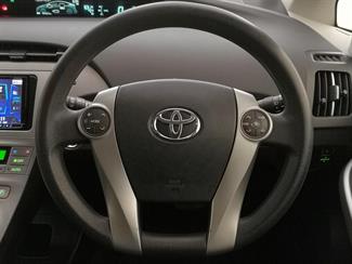 2015 Toyota Prius - Thumbnail