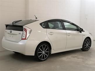 2015 Toyota Prius - Thumbnail