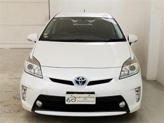 2015 Toyota Prius - Thumbnail