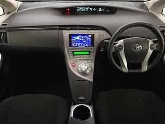 2015 Toyota Prius - Thumbnail