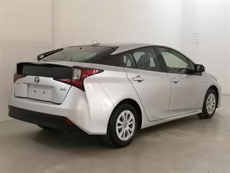 2019 Toyota Prius - Thumbnail