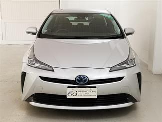 2019 Toyota Prius - Thumbnail