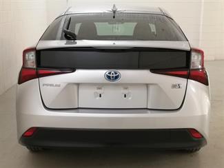 2019 Toyota Prius - Thumbnail