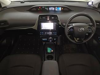 2019 Toyota Prius - Thumbnail