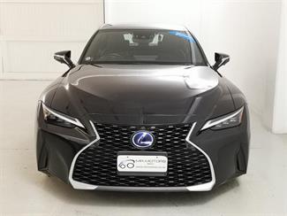 2021 Lexus IS 300H - Thumbnail