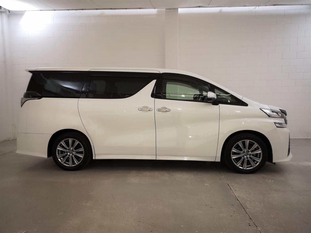 2017 Toyota Vellfire