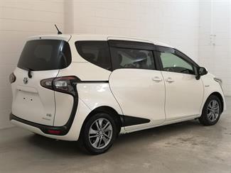 2016 Toyota Sienta - Thumbnail