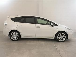 2013 Toyota Prius - Thumbnail