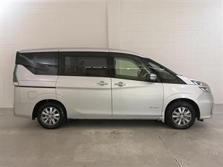 2018 Nissan Serena - Thumbnail