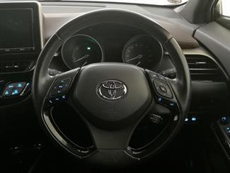 2017 Toyota C-HR - Thumbnail