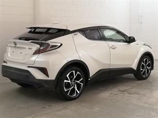 2017 Toyota C-HR - Thumbnail