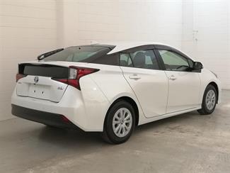 2021 Toyota Prius - Thumbnail