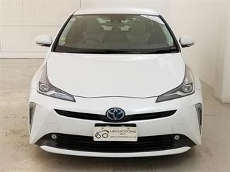 2021 Toyota Prius - Thumbnail