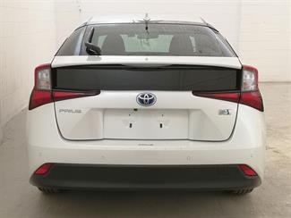 2021 Toyota Prius - Thumbnail