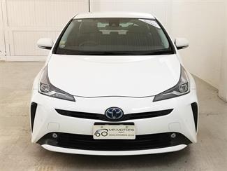 2021 Toyota Prius - Thumbnail