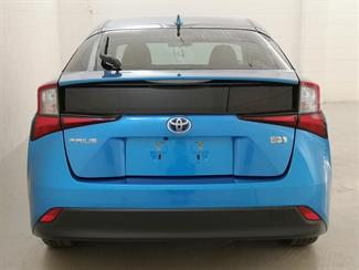 2021 Toyota Prius - Thumbnail