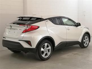 2017 Toyota C-HR - Thumbnail