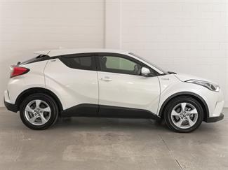 2017 Toyota C-HR - Thumbnail