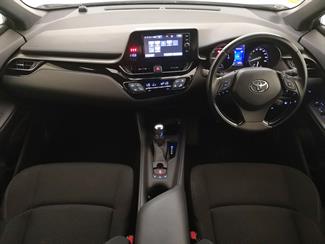 2017 Toyota C-HR - Thumbnail