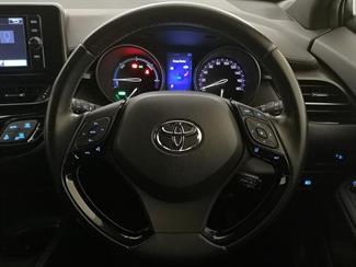 2017 Toyota C-HR - Thumbnail