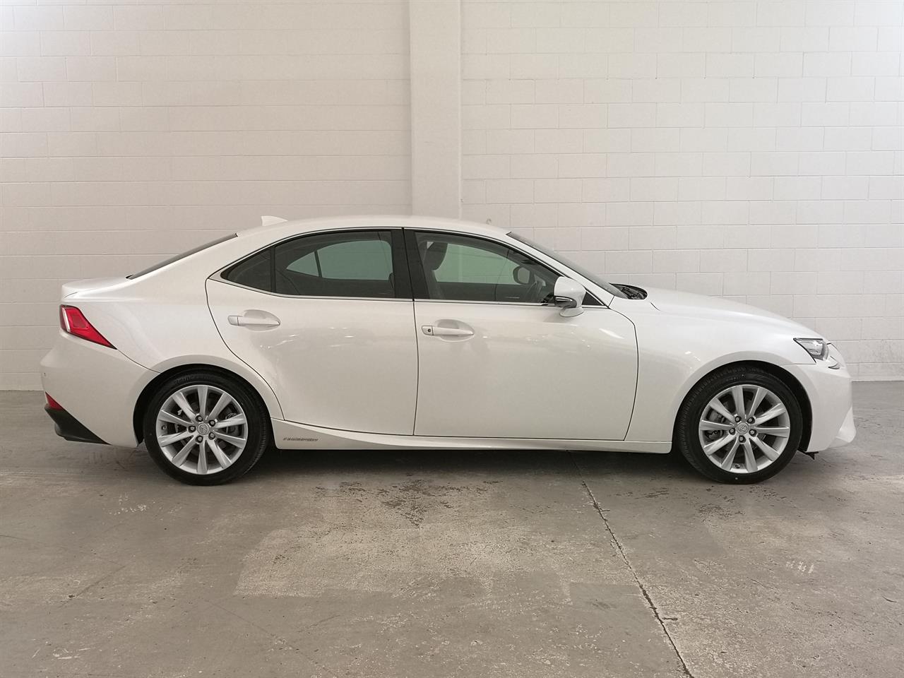 2016 Lexus IS 300H