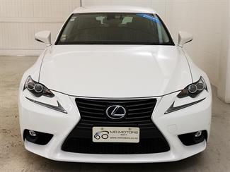 2016 Lexus IS 300H - Thumbnail