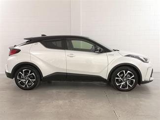 2020 Toyota C-HR - Thumbnail