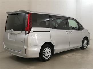 2016 Toyota Noah - Thumbnail