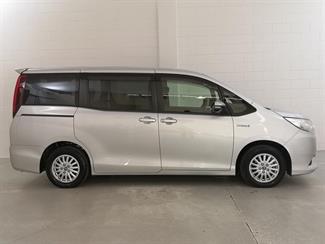 2016 Toyota Noah - Thumbnail